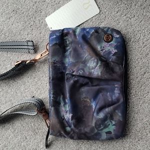 Lululemon Hip To Be Free Bag NWT